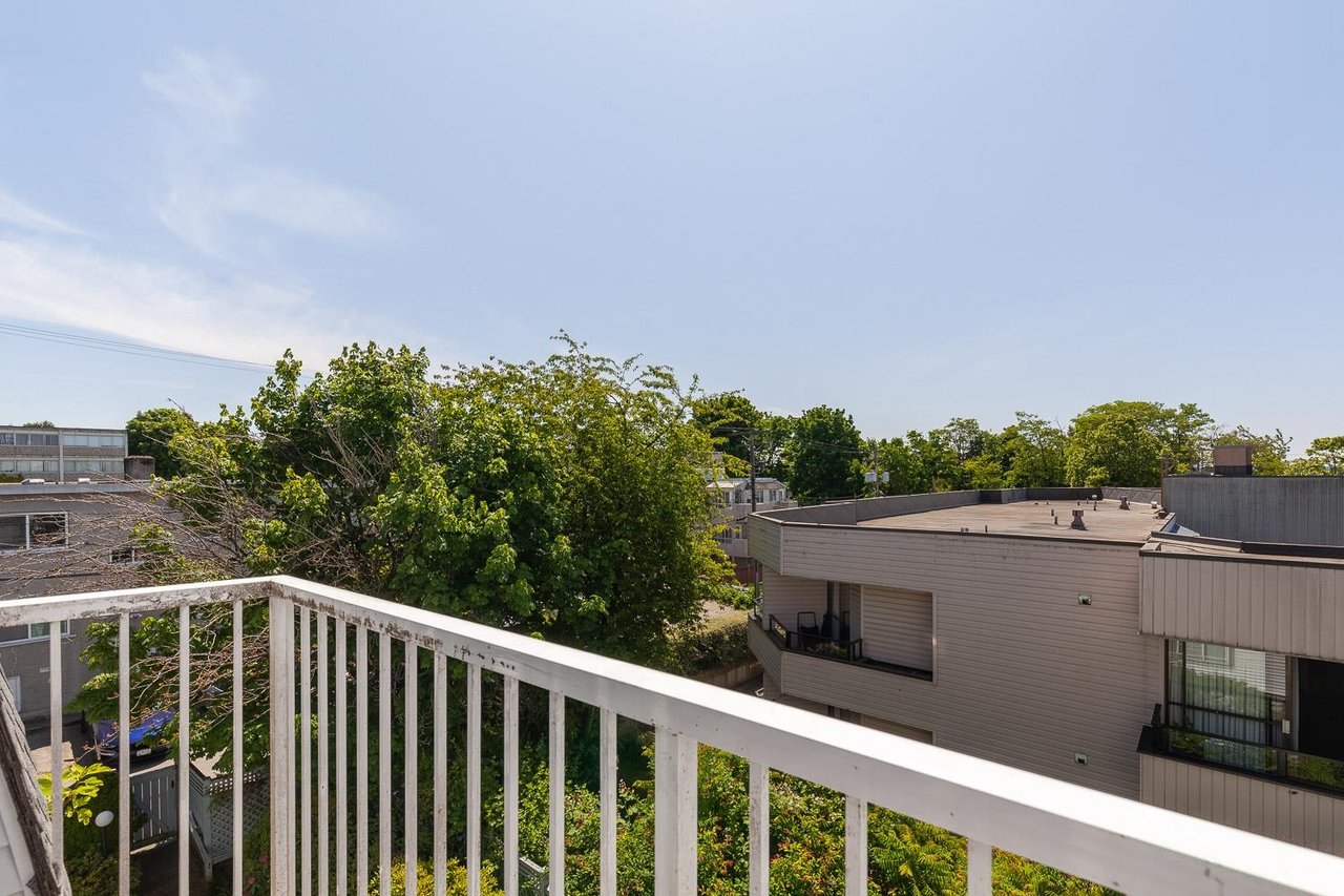 404-8772 SW Marine Dr