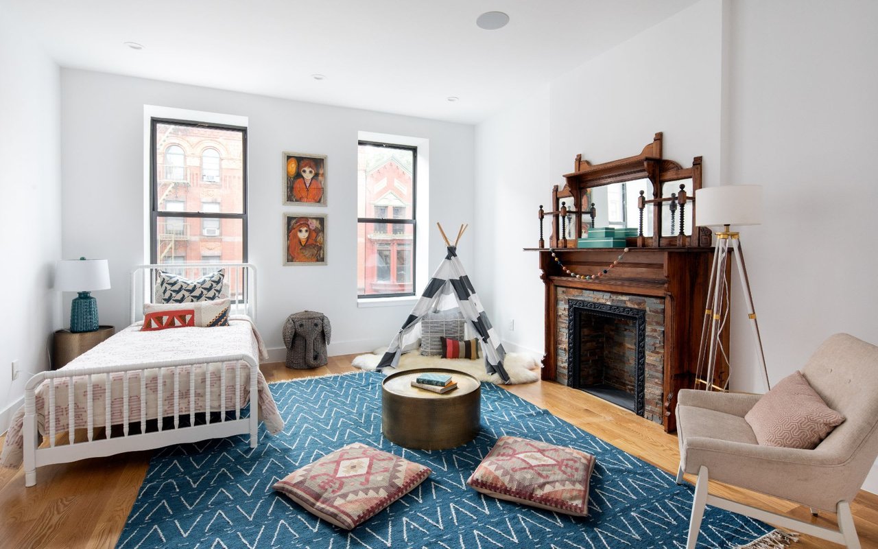 16 W 131st St