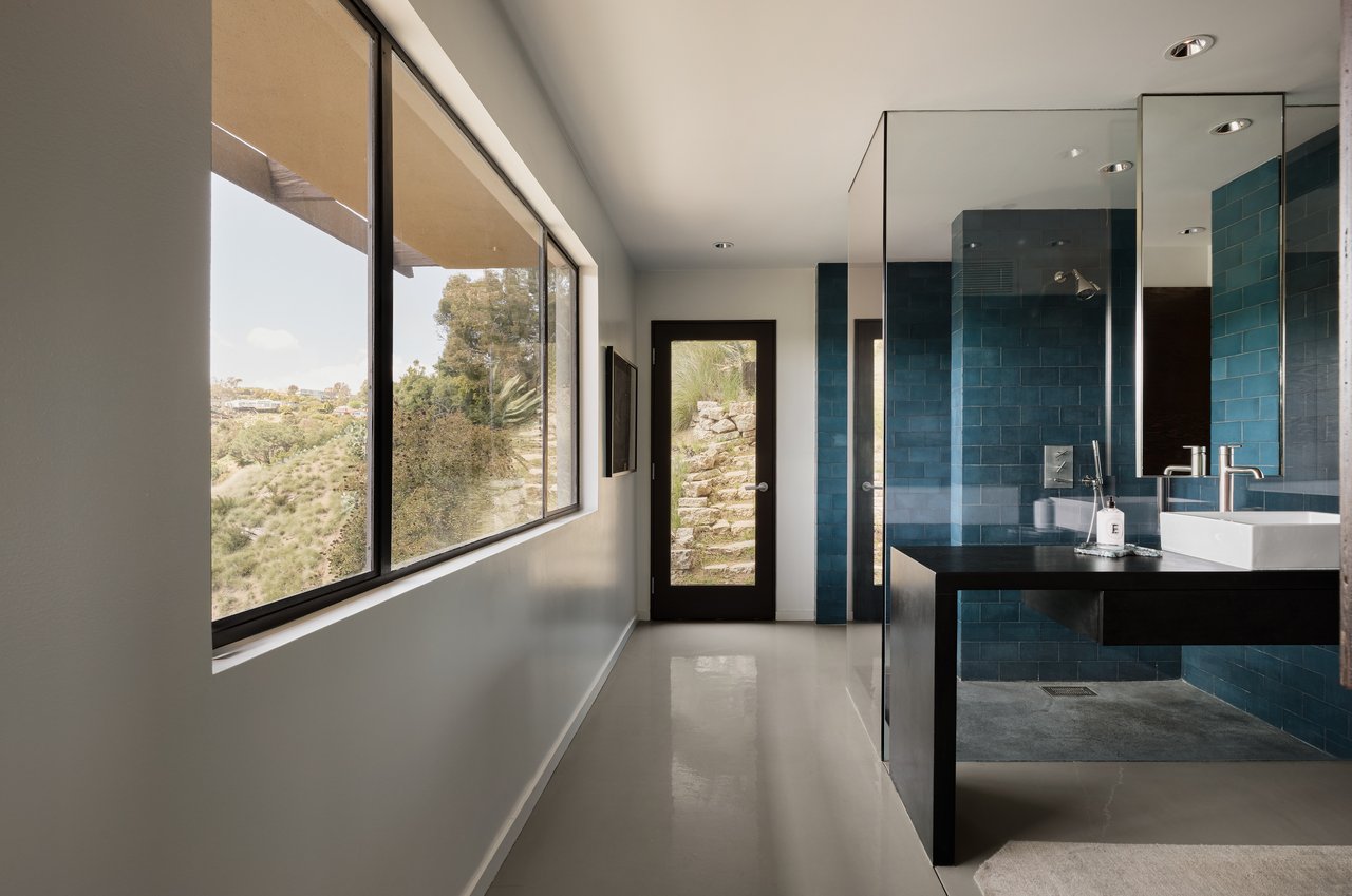 8715 Skyline Dr, Hollywood Hills