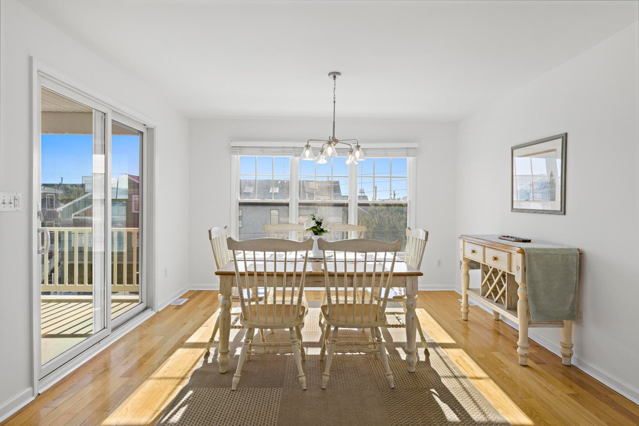 7 W Julia Ave, Long Beach Twp