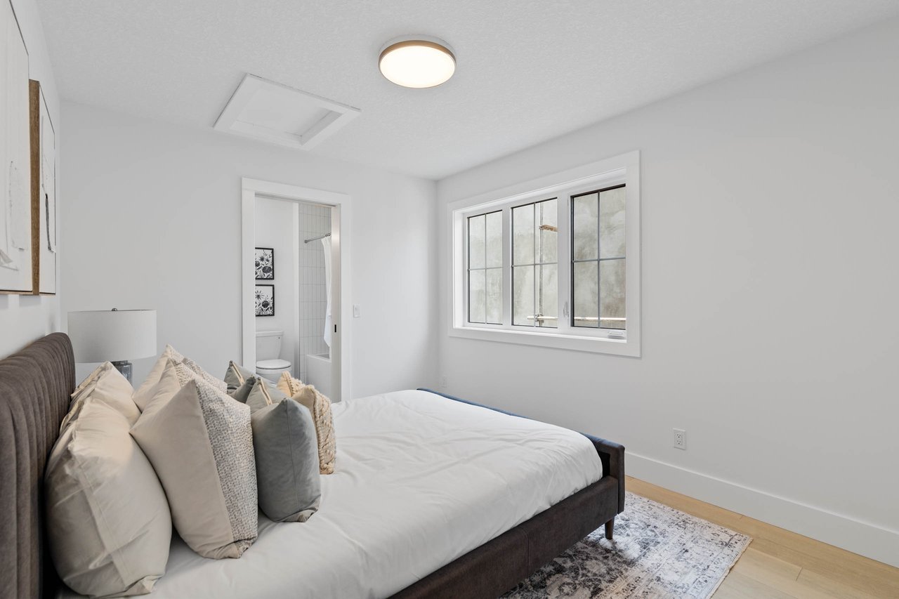 227 Calais Drive SW