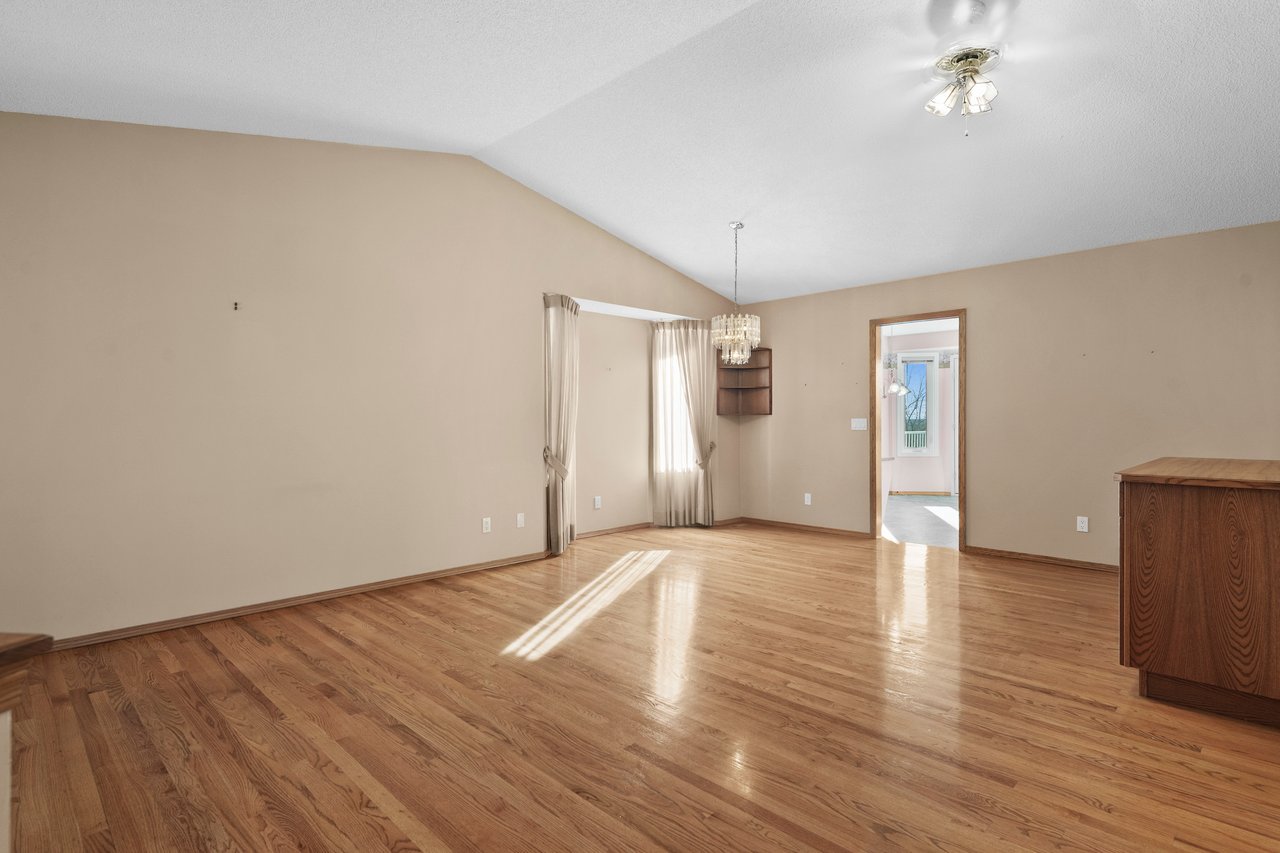 222 Arbour Cliff Close NW