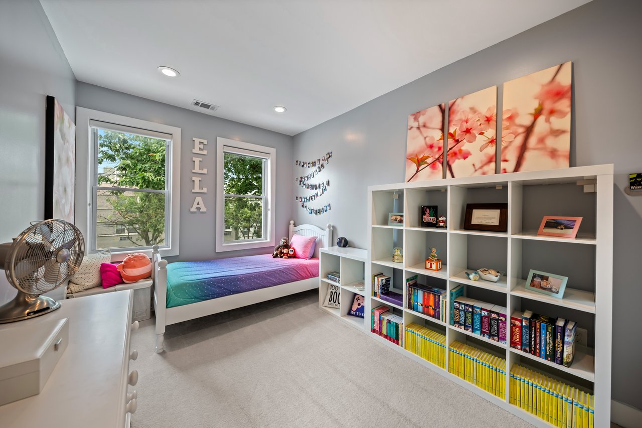 613 Longfellow St NW