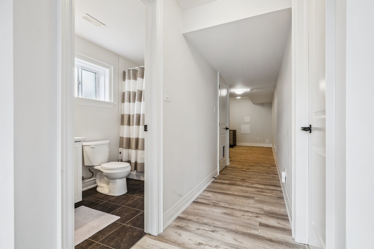 Beautifully updated END-UNIT townhome