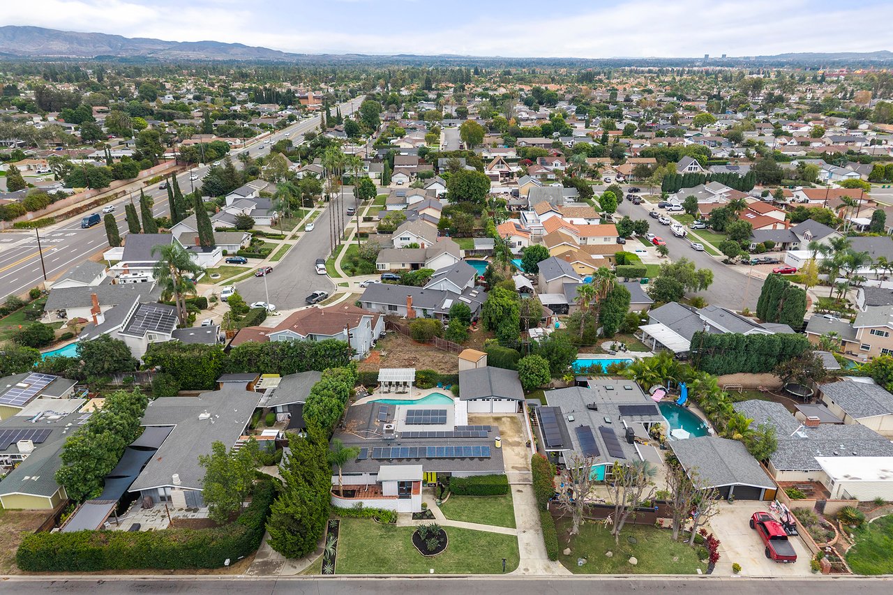 Tustin Cliff Home May For Sale