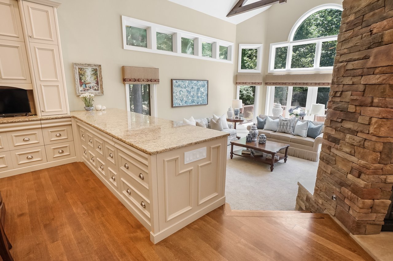 12172 Woodline