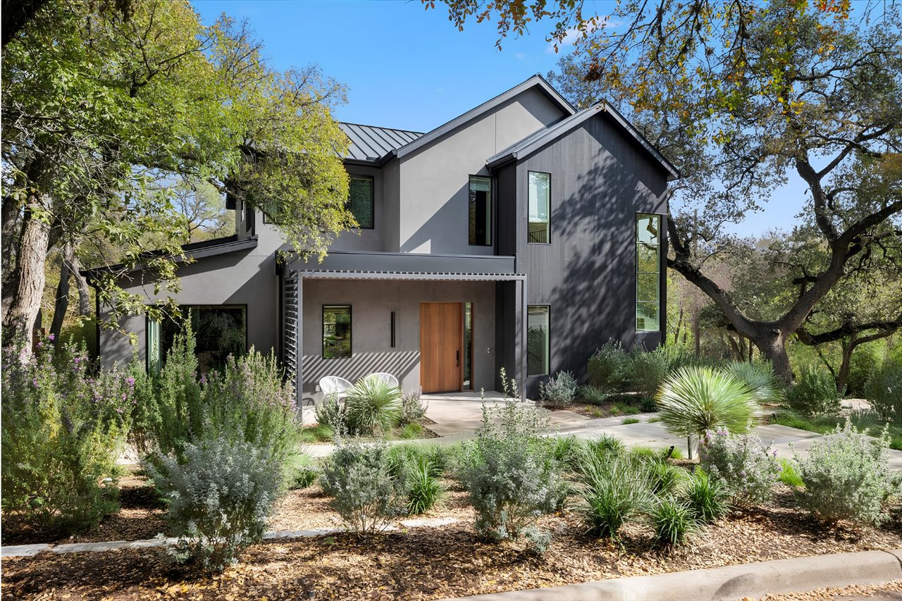 2200 W 9th St