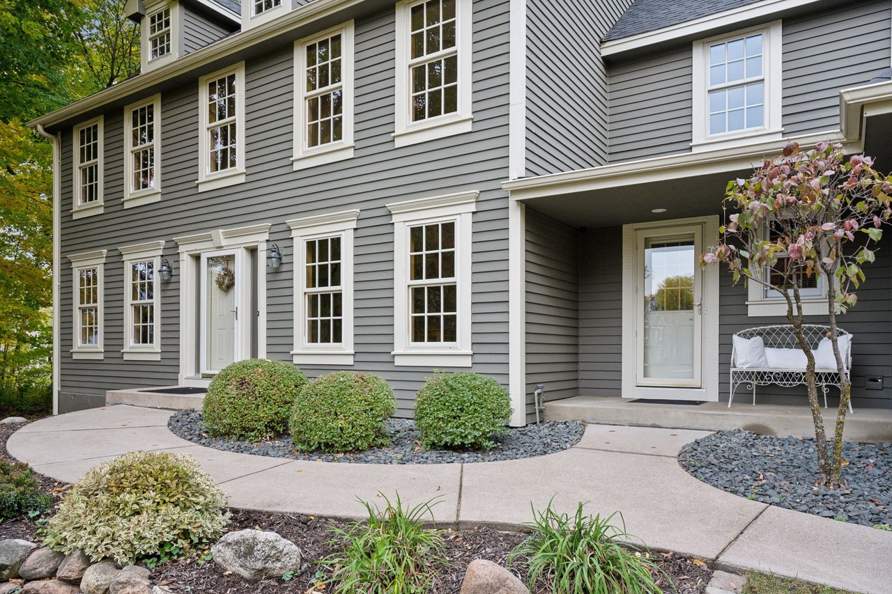 Fall luxury homes and real estate in Wayzata, Minnesota near Lake Minnetonka