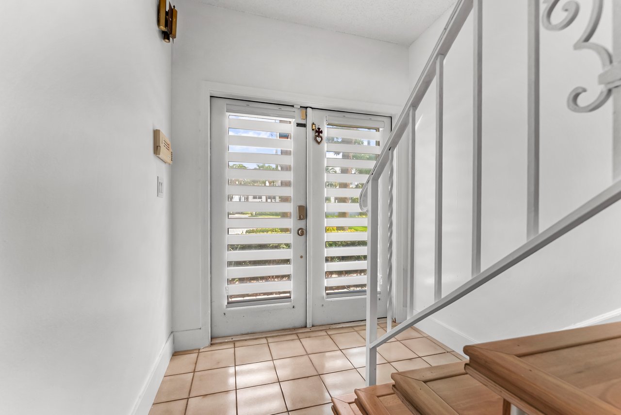 1194 Hillsboro Mile, Unit 72