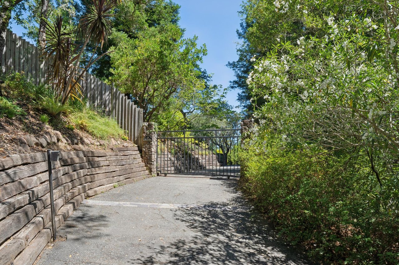 28 Black Log Rd