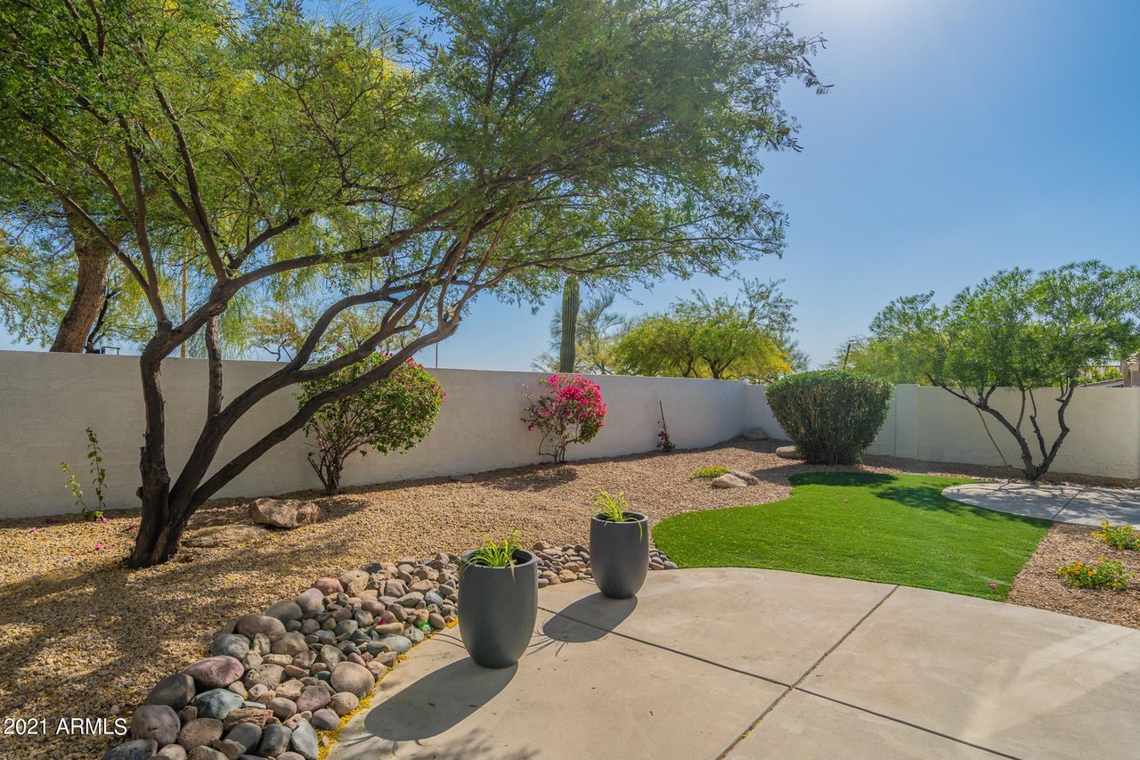 10137 E Meadow Hill Dr