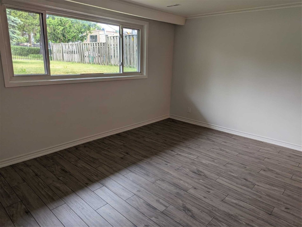 61 Mississauga Rd N 1