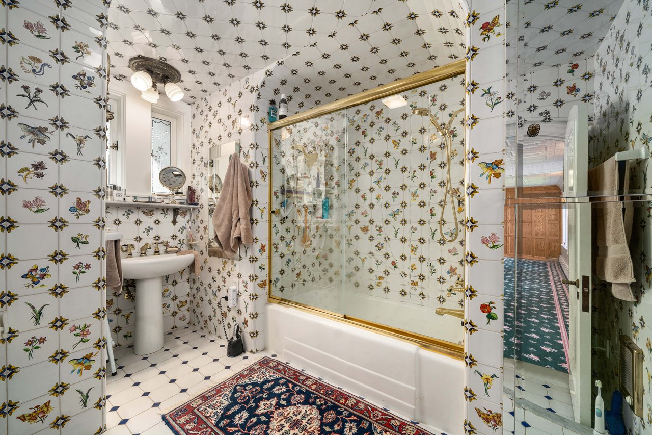 4 Thornewood Lane SW