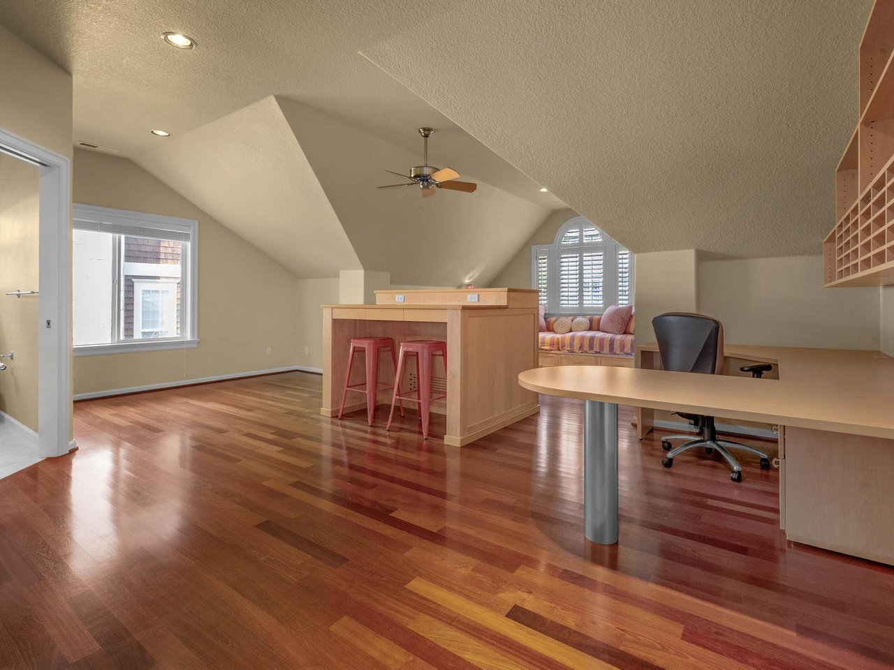 1815 NW ROSEFINCH LN