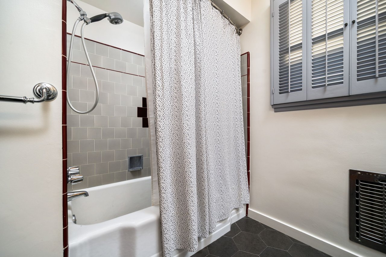 226 E Villanova