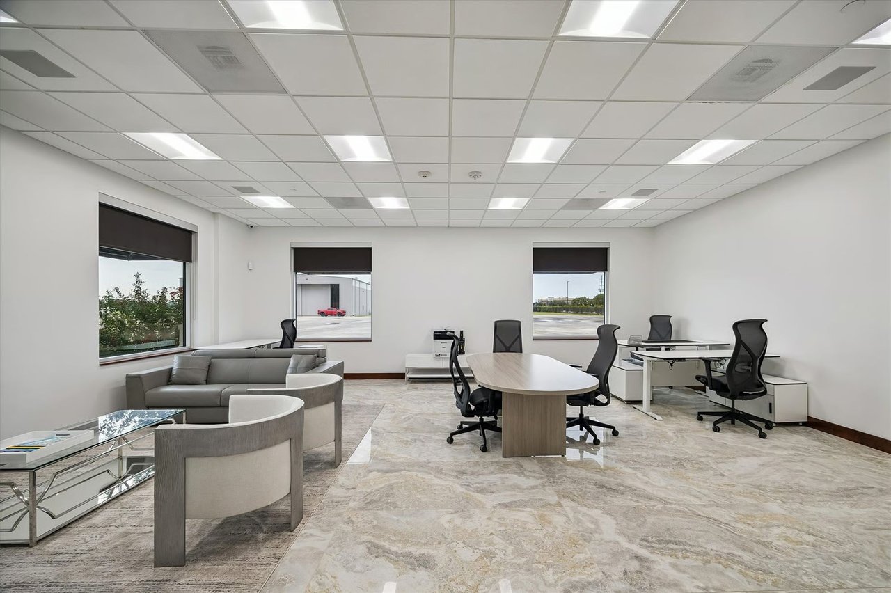 Hangar + Office - Sugar Land Regional Airport (KSGR)