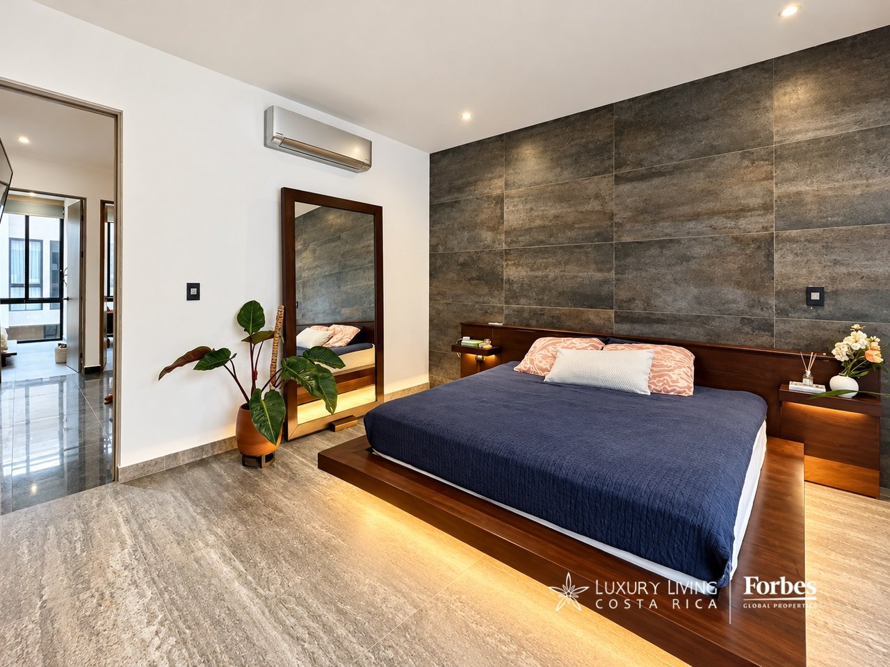 21566 - Contemporary corner home with 3 bedrooms and a garden in Lindora