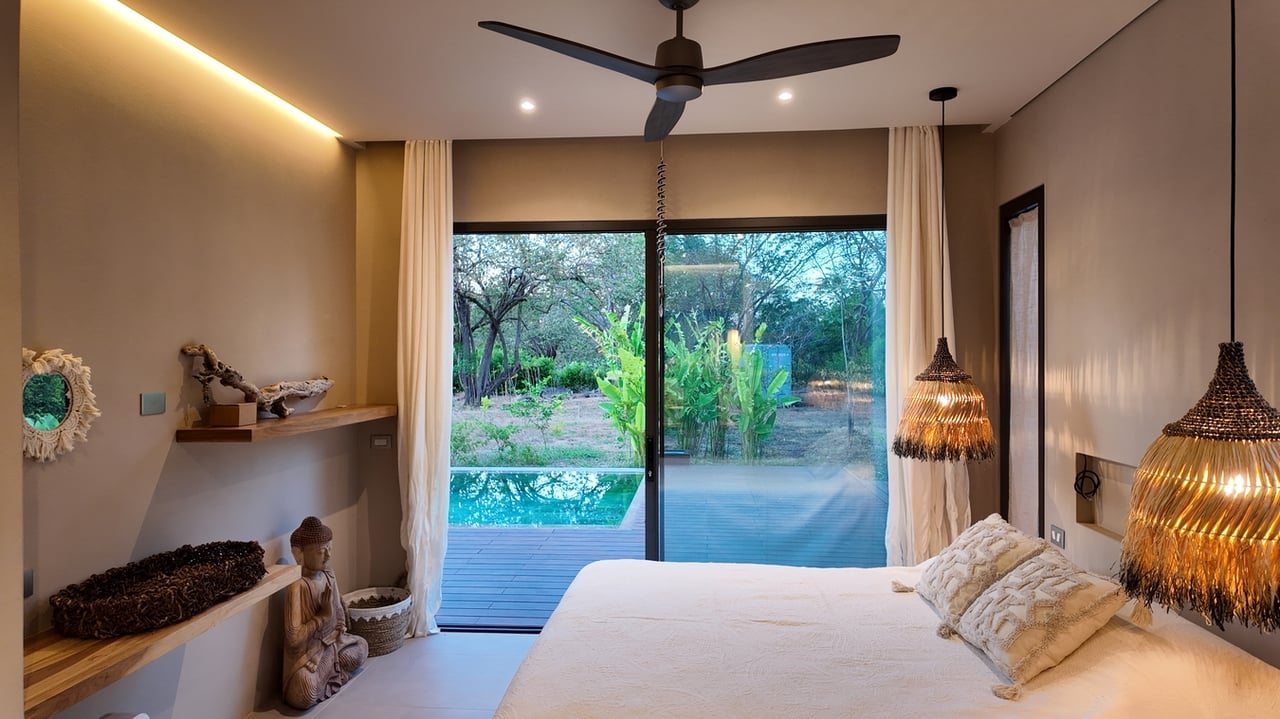 SANTA FE MODERN HOME IN CATALINA COVE | 5,410 M² LOT NEAR BEACHES