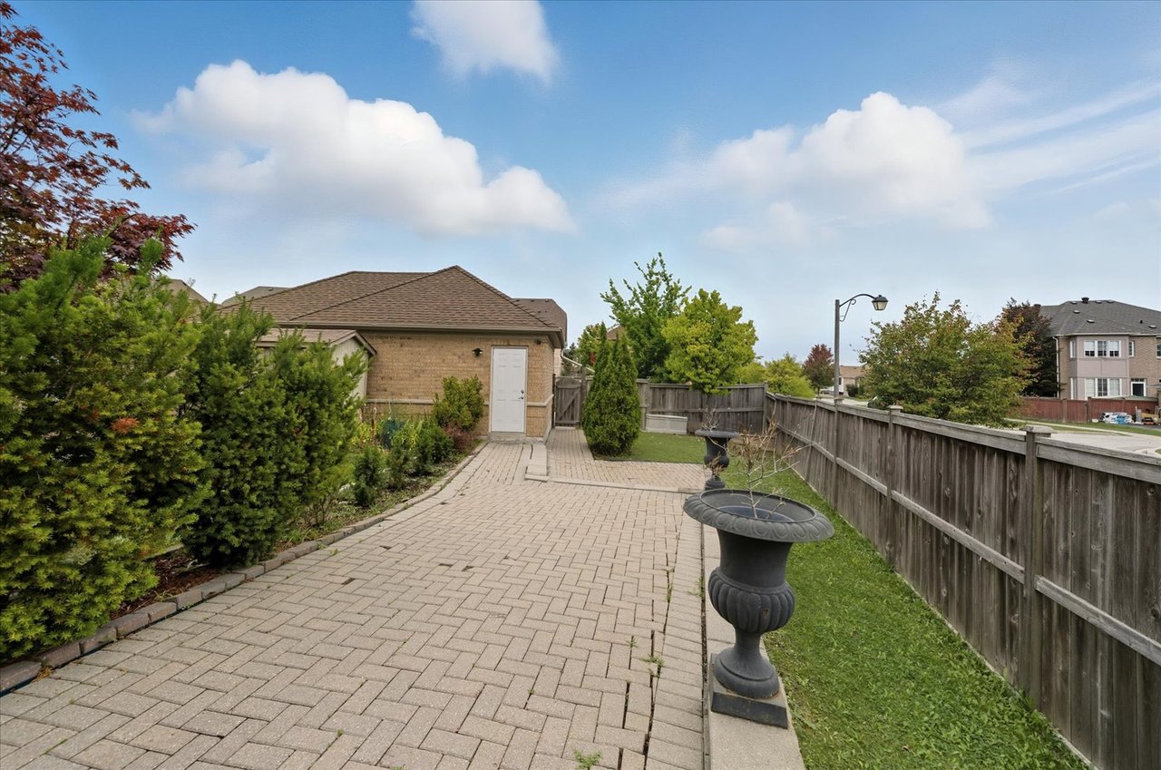 #23 - 20 Greensborough village Circ