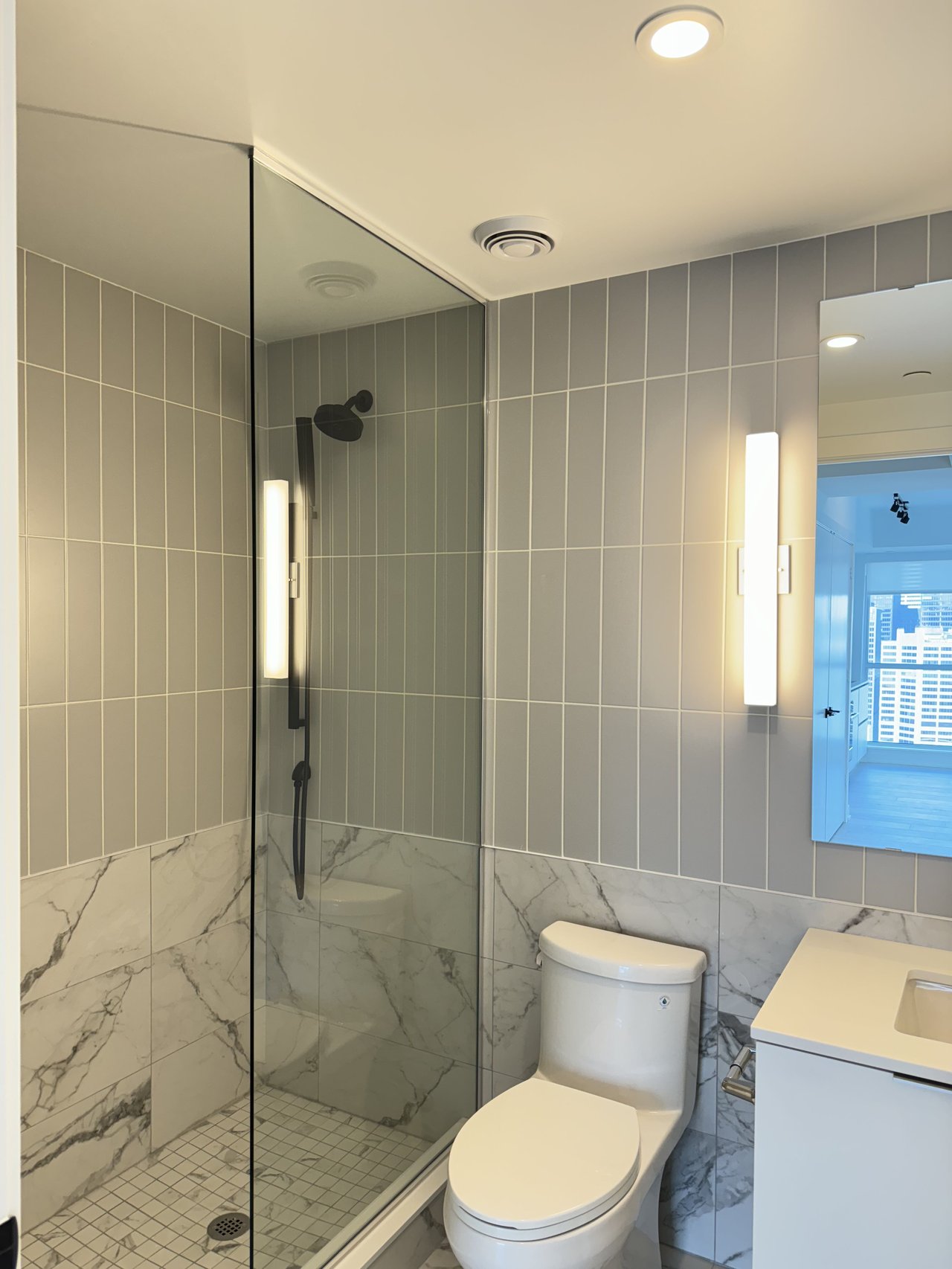 327 King Street W Unit: 3707