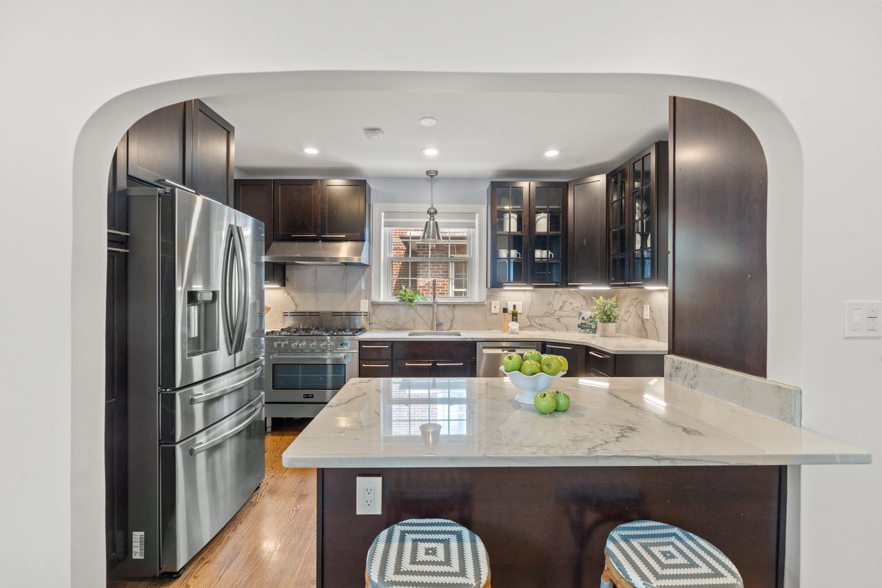 21 W Oak Street