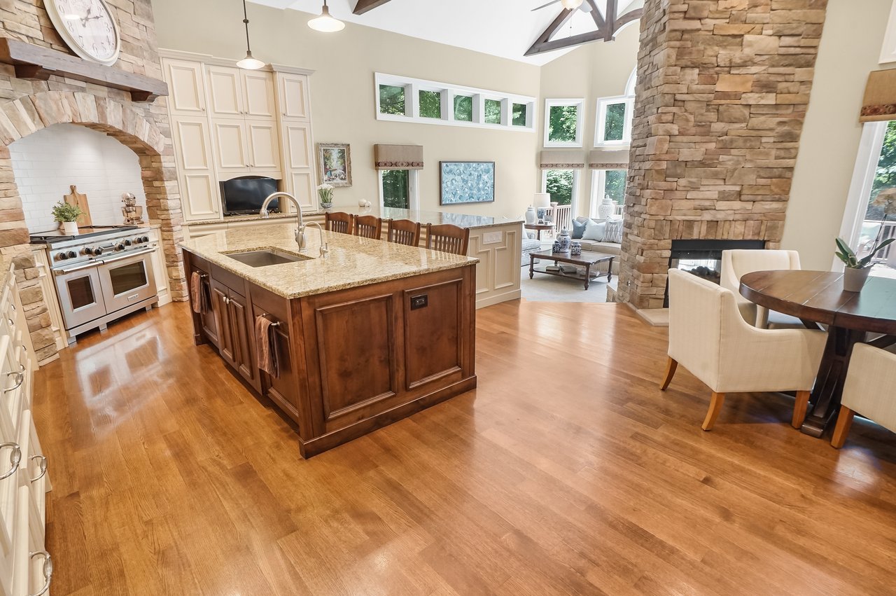 12172 Woodline