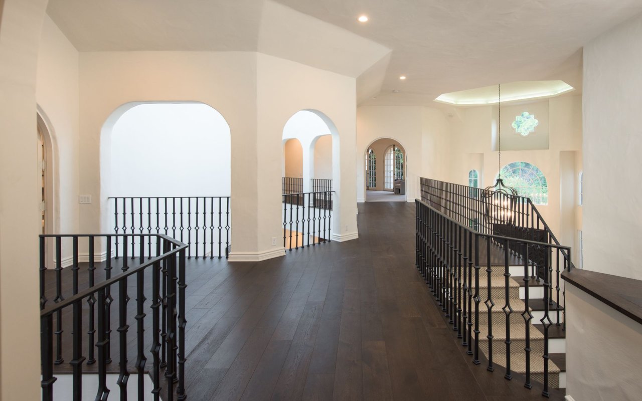 1275 Benedict Canyon Dr