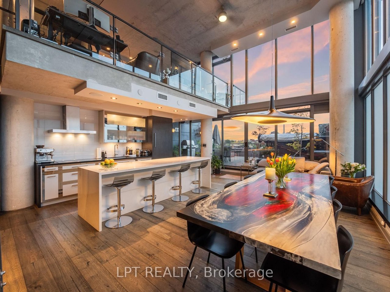 PENTHOUSE LUXURY IN KING WEST