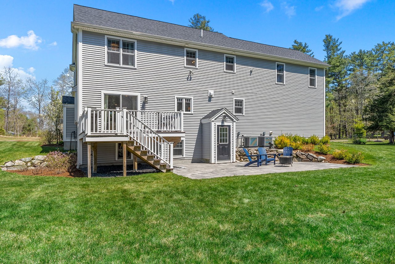 11 Lisa Ln Pembroke, MA 02359