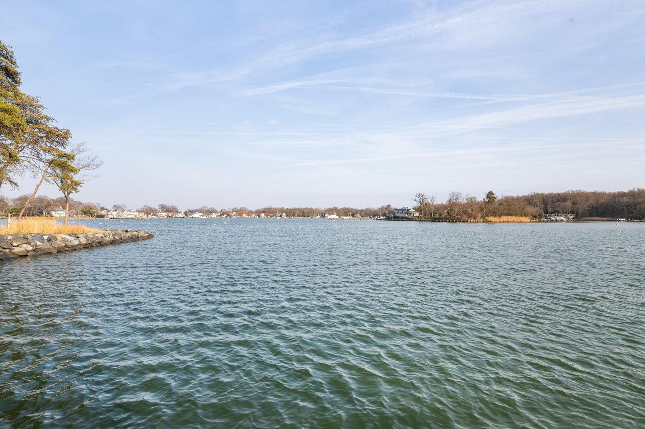 ANNAPOLIS WATERFRONT HOME | LAKE OGELTON WATERFRONT WITH CHESAPEAKE BAY ACCESS