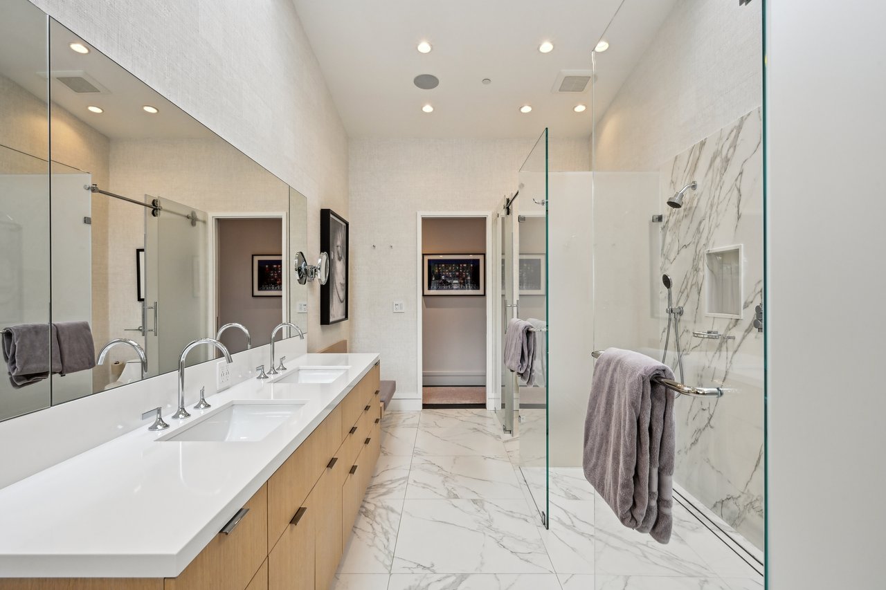 A Waterfront Masterpiece of Modern Luxury