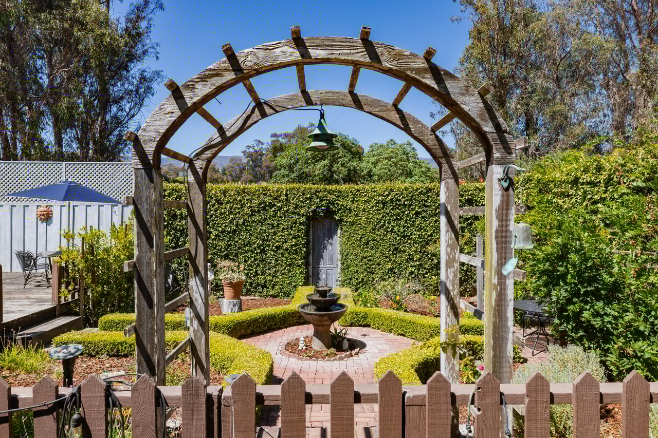 Four Bedroom Home Near Butterfly Beach