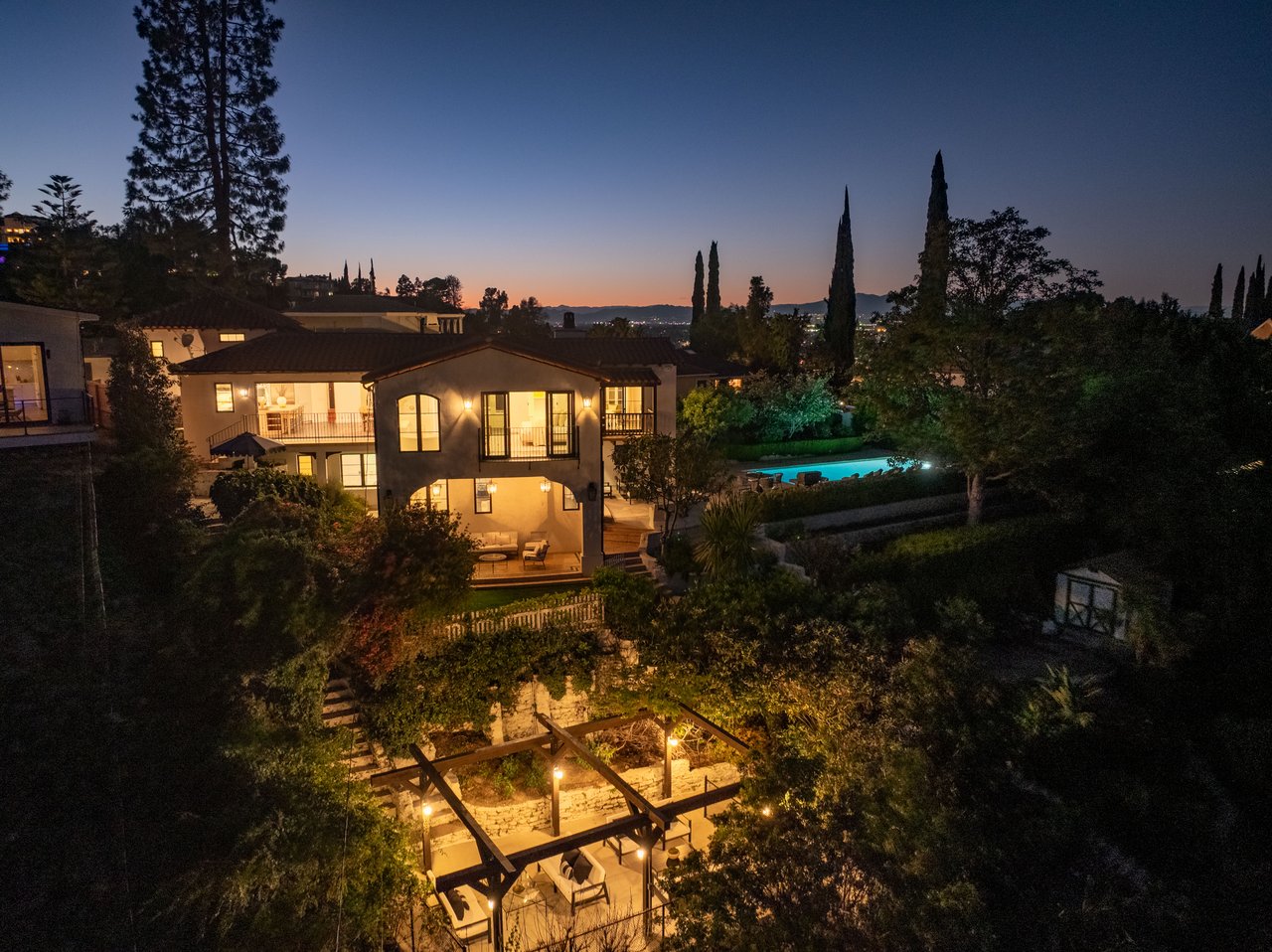 3922 Glenridge Dr, Sherman Oaks 