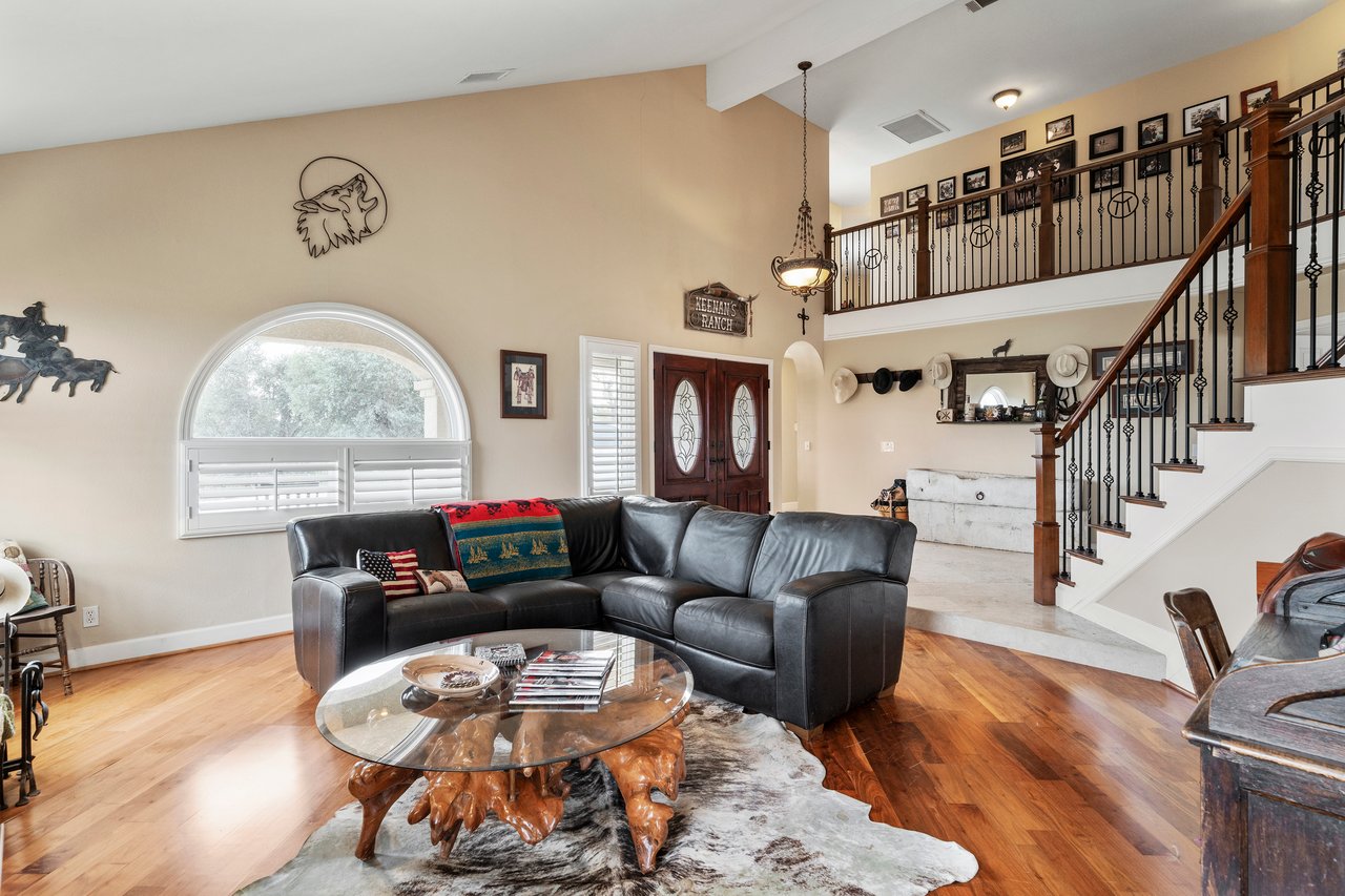 38405 Avenida La Cresta