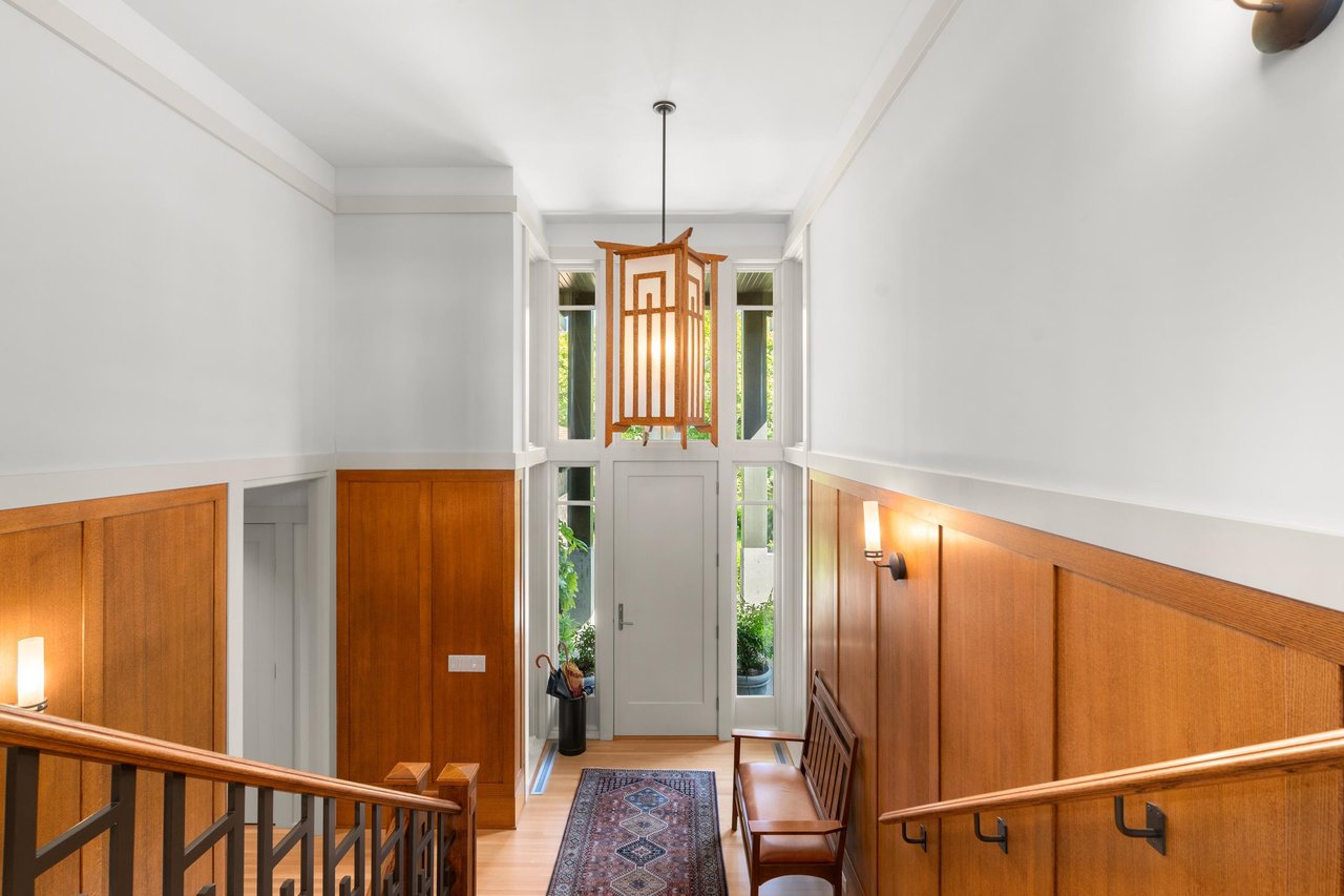 4528 Caulfeild Lane
