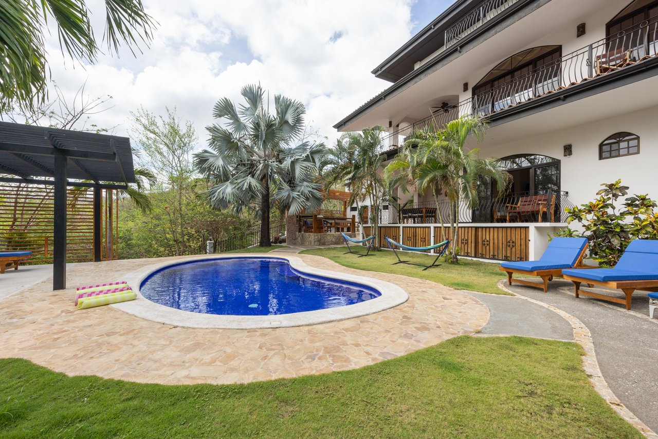 Casa Mimosa | Versatile Luxury Retreat Just 3 Minutes from Flamingo Beach