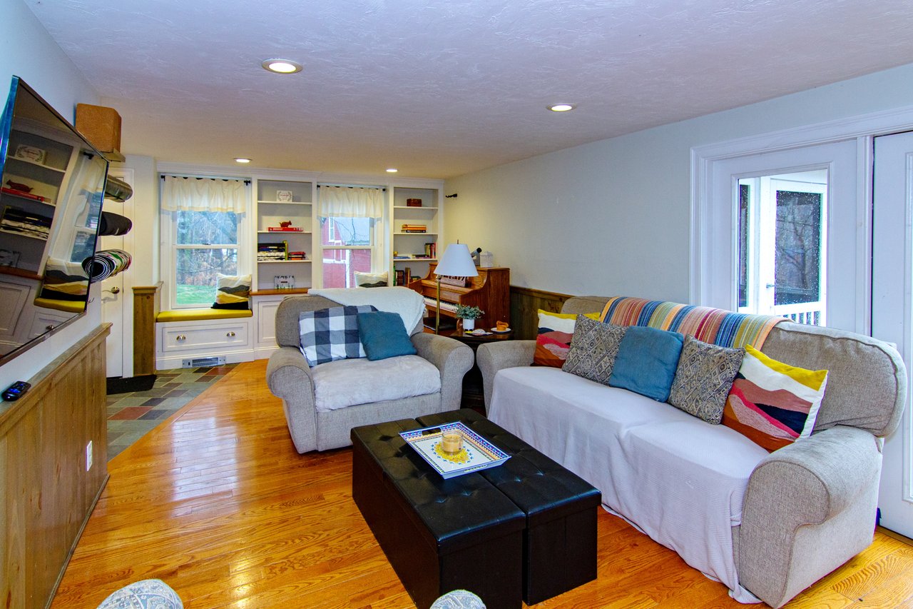 Pet Friendly, updated single family home for Ski Season