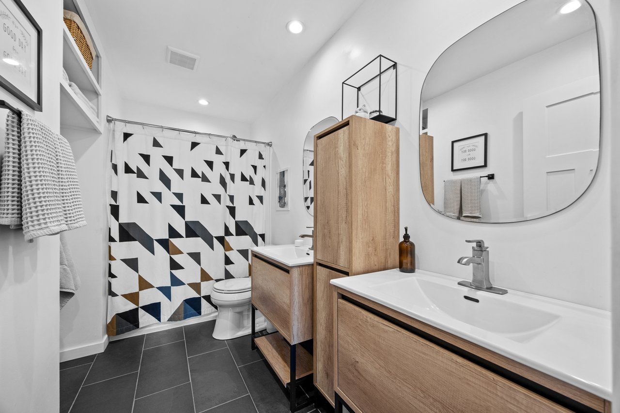 2422 Stonewall Avenue