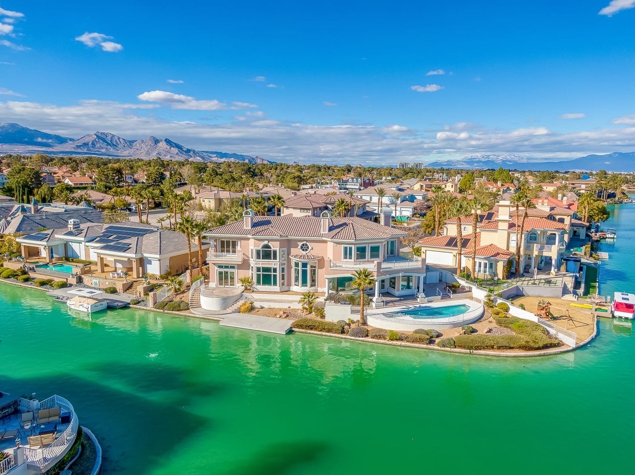 Lakes Estates