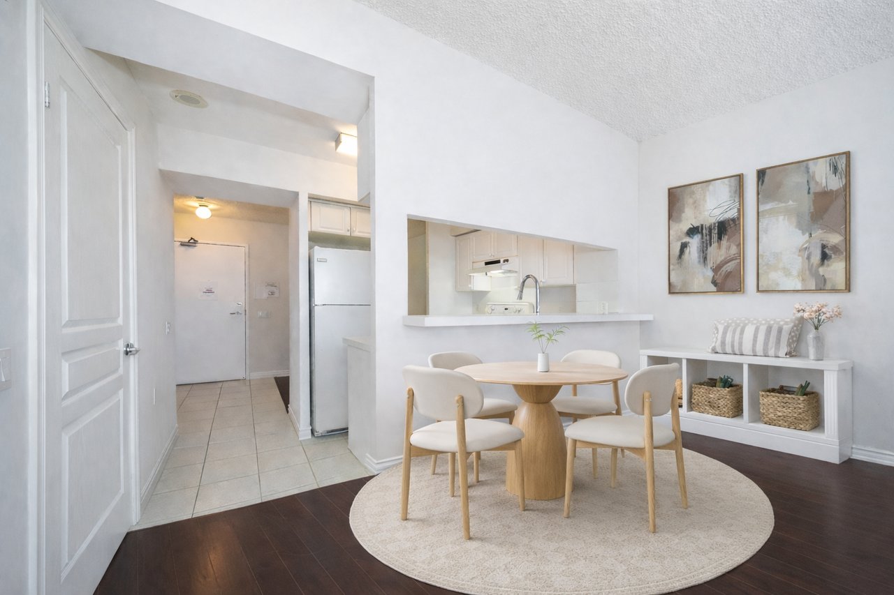 9015 Leslie Street, 807