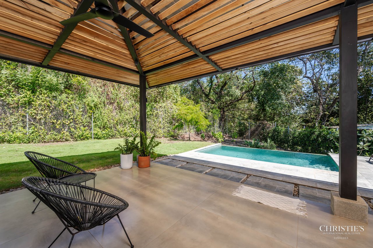 Casa Lola – Contemporary Beachside Oasis in Playa Grande