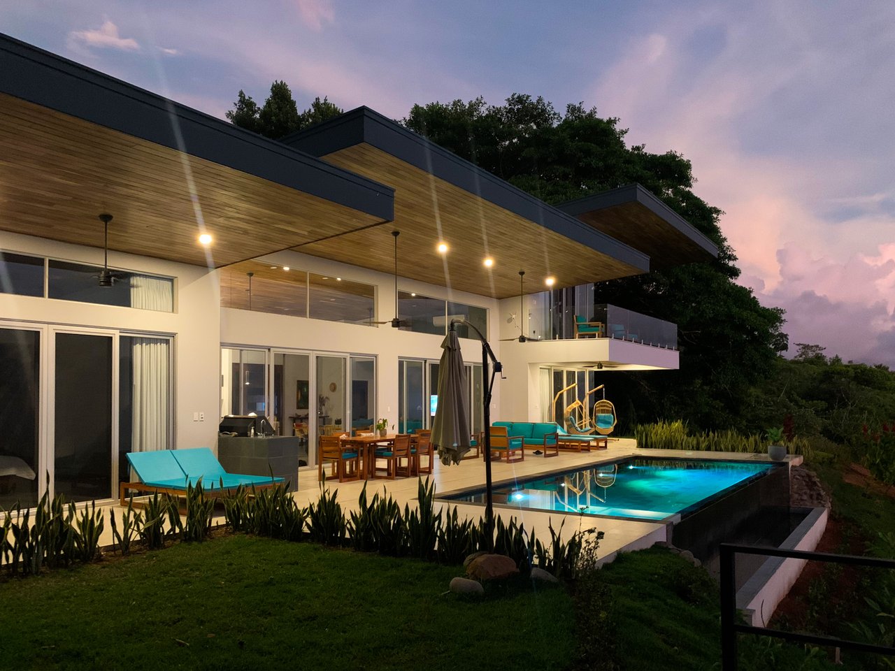 Modern House For Sale with Ocean view in Costa Verde Estates