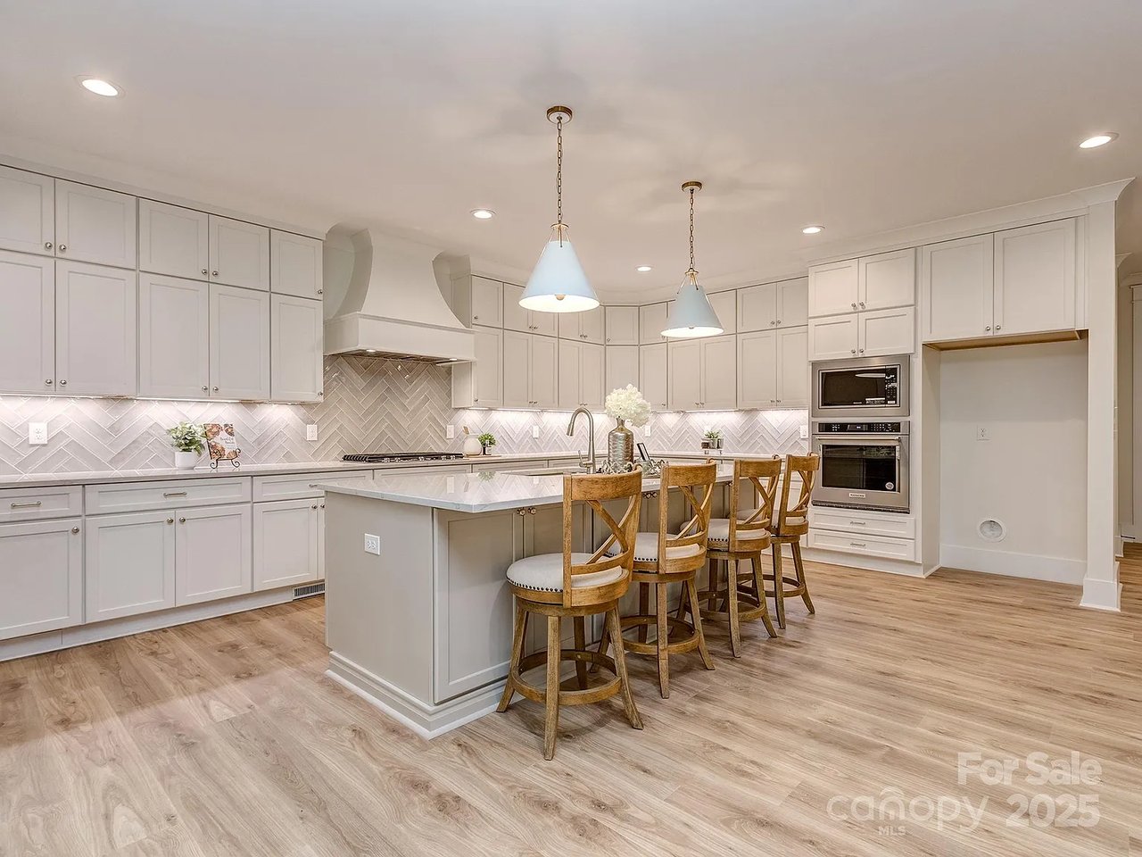 2410 Cherrywood Ln