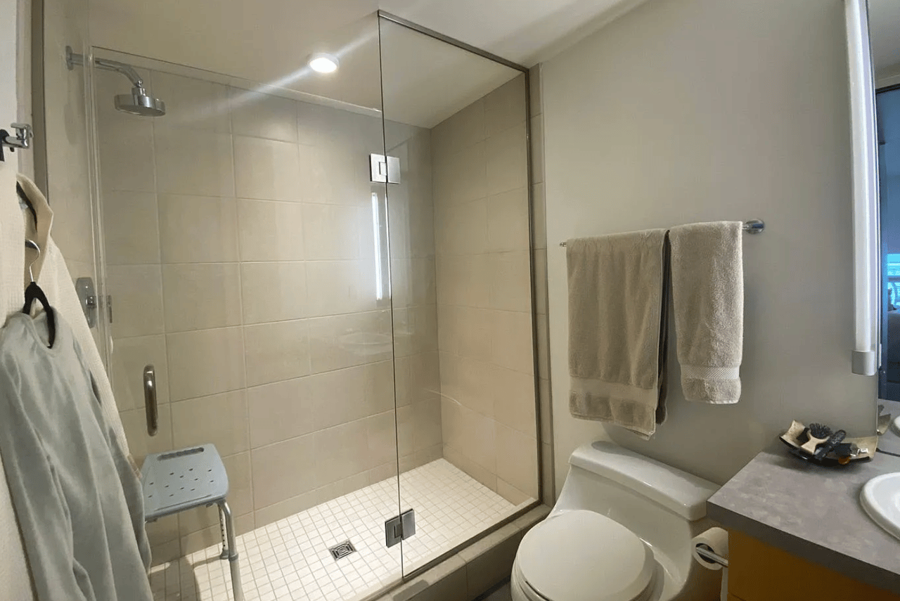 221 E College St Apt 709