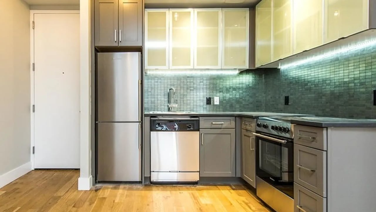 185 Leonard St 3A