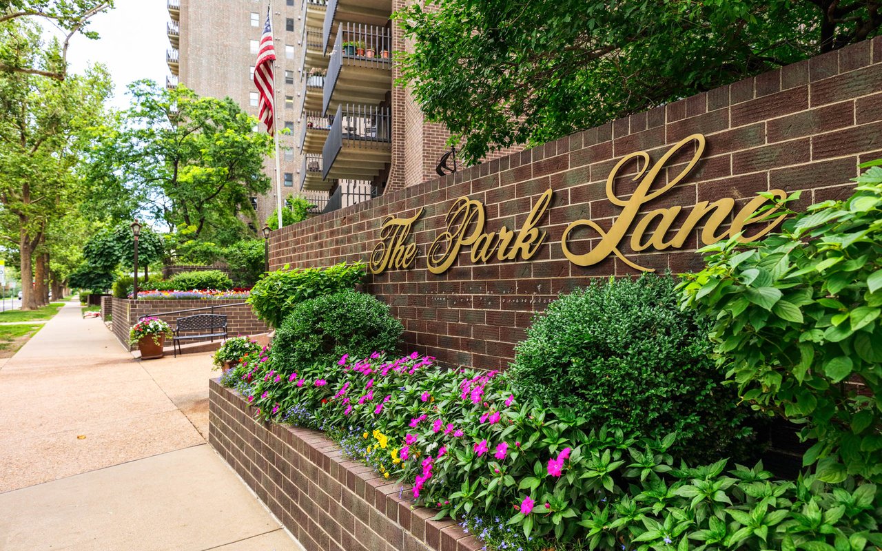 460 S Marion Parkway, 2000