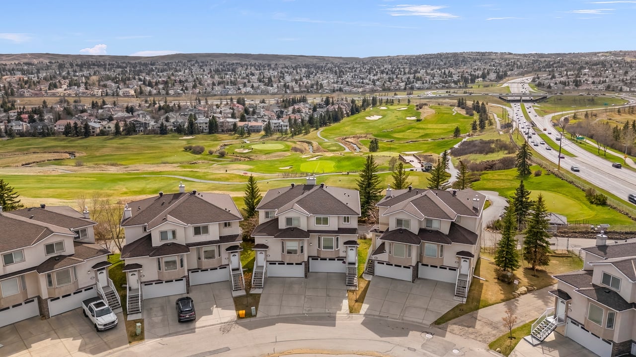 139 Country Hills Gardens NW