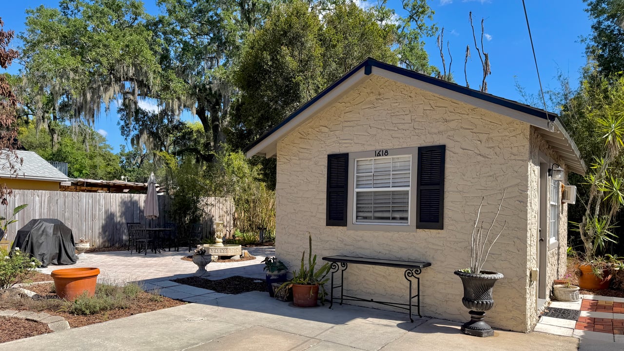 Charming 1925 Bungalow with Guesthouse in Orlando's Colonialtown
