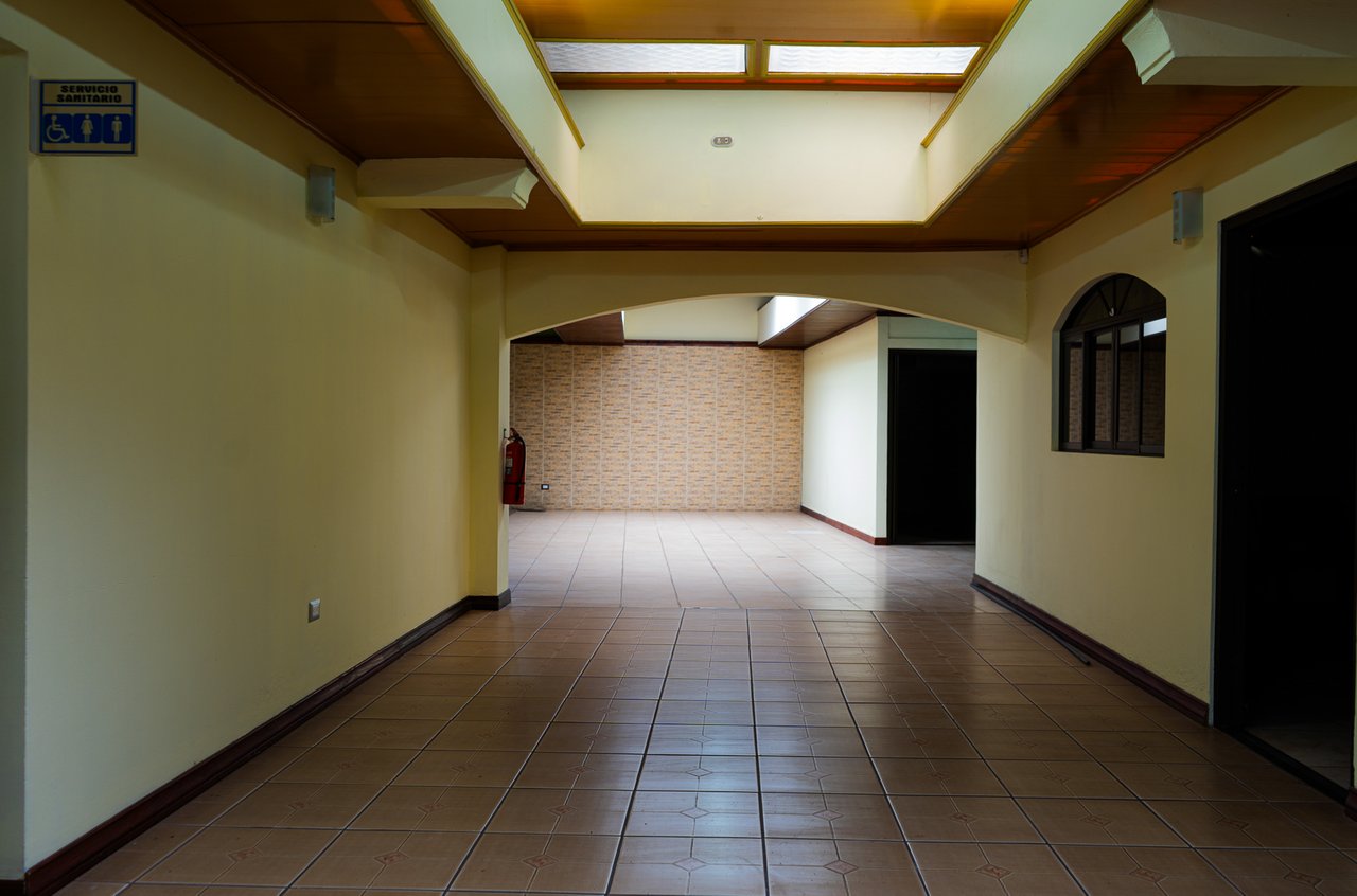 Ready for operations | Office building in downtown San Isidro