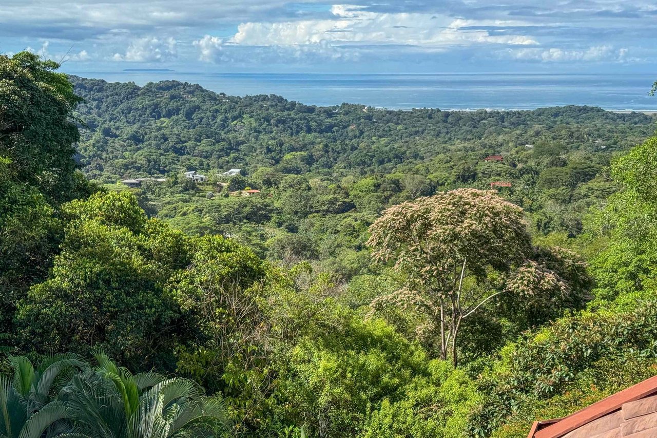 Panoramic Ocean View 4-Bedroom Home with Big Pool & Ample Space to Entertain in Ojochal Costa Rica